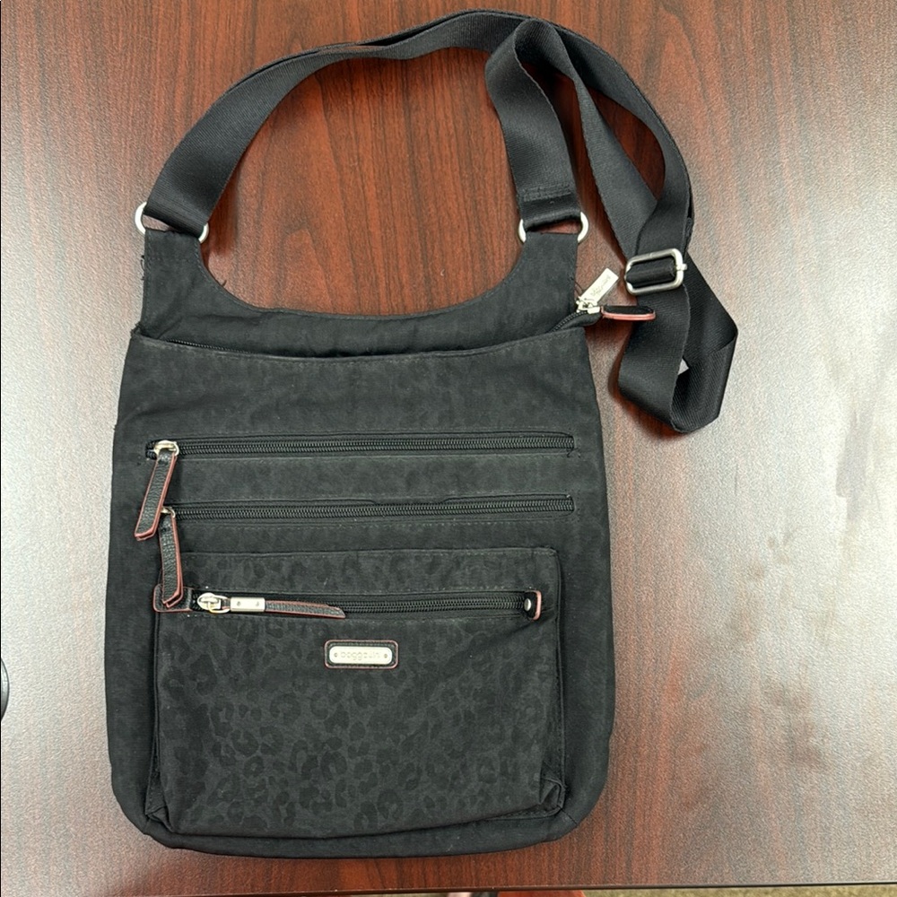 Baggallini Black Messenger Bag with Organizational Features